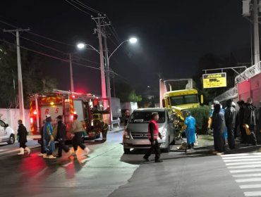 Emergencia química obligó a unos 1.000 vecinos a evacuar sus casas en La Cisterna: hubo un derrame de amoniaco en empresa Ariztía