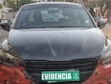 Dos adolescentes fueron detenidos en Viña del Mar a bordo de un auto robado en Graneros: además portaban armas de fuego