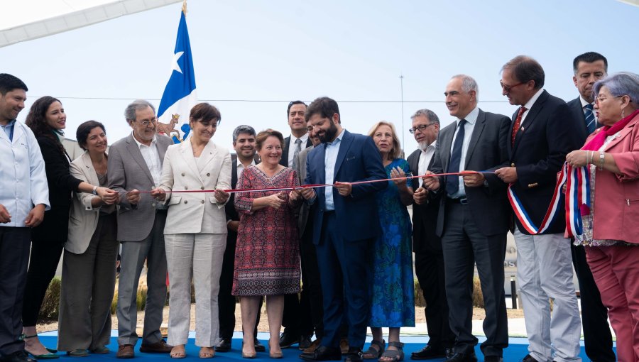 Presidente Boric inauguró el nuevo Hospital de Casablanca destacando aportes de Piñera y Bachelet: "Trabajo va mucho más allá de mí"