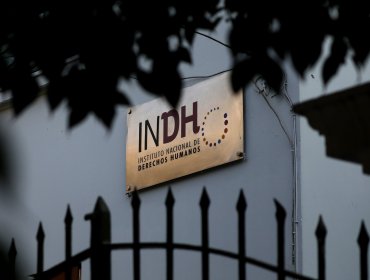 INDH se querella por apremios ilegítimos tras detención errónea de dos jóvenes en Ñuñoa tras baleo a carabinero