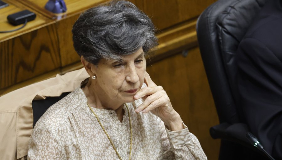 Senadora Allende y salida de Fernández de Defensa sin ceremonia: "Las cosas siempre se pueden hacer mejor"