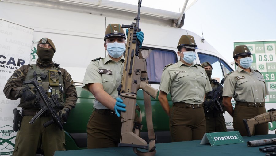 Recuperan fusiles de guerra robados en violento asalto a la Armada en Concón: Uno de los detenidos realizó el servicio militar el 2022