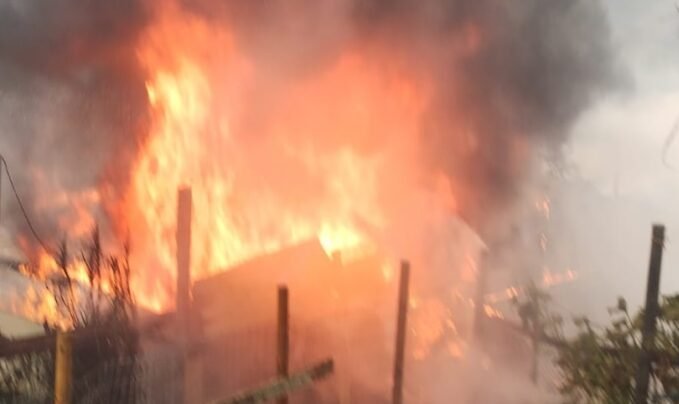 Una persona perdió la vida en incendio que consumió una vivienda en el sector de Santa Julia en Viña del Mar