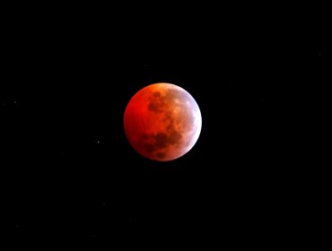 «Luna de Sangre»: Eclipse lunar total hizo ver al satélite natural de la Tierra en tonos rojizos