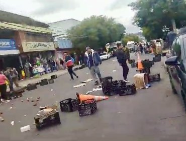 Ambulantes paralizan el tránsito con violenta protesta en el centro de Viña del Mar