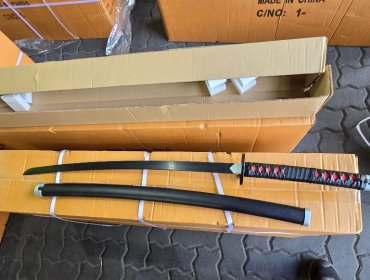 Contrabando de 189 katanas y 6 espadas en San Antonio: intentaron importarlas como parte de cosplay o disfraces