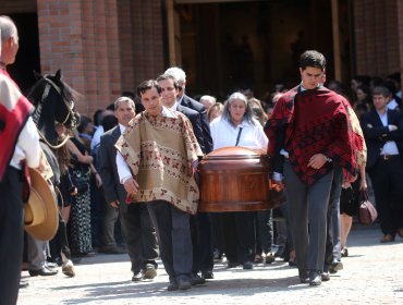 Con la presencia de familia, amigos y su caballo "regalón": El masivo funeral de matrimonio asesinado en Graneros