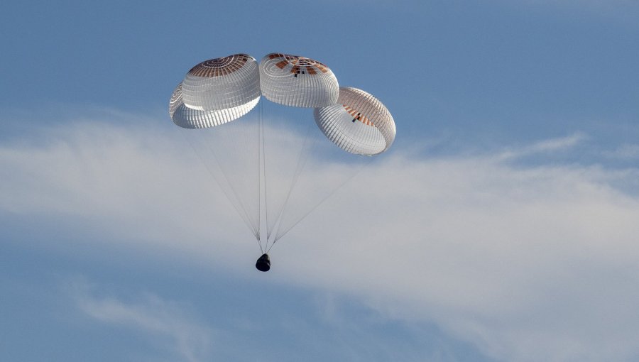 Astronautas que estuvieron varados 9 meses en la Estación Espacial Internacional llegaron a la Tierra