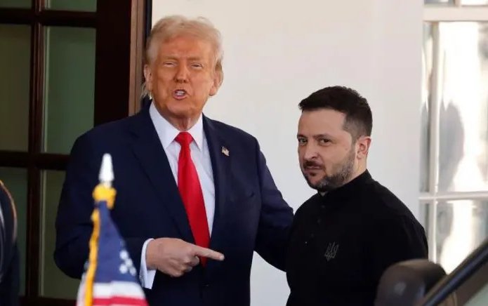 Zelensky mantiene una conversación "positiva y franca" con Trump y espera que haya "una paz duradera" en Ucrania este año