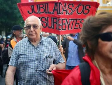 Cómo los adultos mayores se convirtieron en uno de los sectores más perjudicados por las políticas de Milei en Argentina