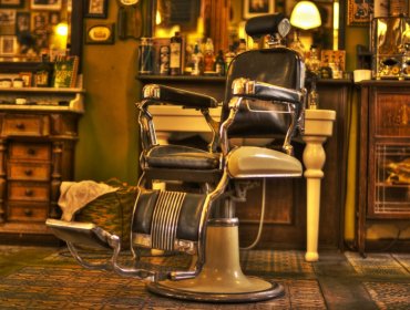 Peluquerías del centro de Santiago bajan hasta un 50% sus ventas por barberías ilegales