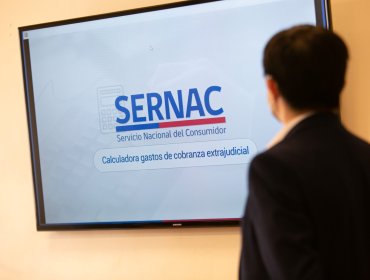 Funcionarios del Sernac acusan una serie de irregularidades y exigen renuncia del director