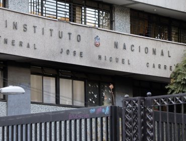 Alumno agredió a inspectora en el Instituto Nacional en medio de jornada de manifestaciones