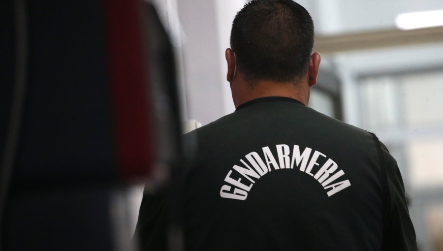 Gendarmería se querella por filtración de informe reservado de Contraloría sobre inhibidores de señal en cárceles