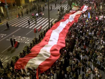 Masiva marcha contra homicidios y delincuencia fuera de control por las calles de Lima