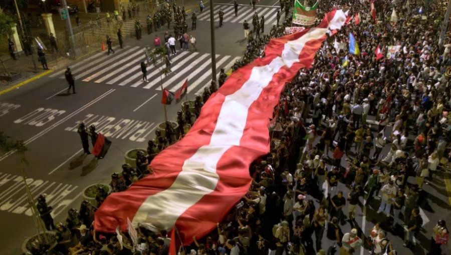 Masiva marcha contra homicidios y delincuencia fuera de control por las calles de Lima