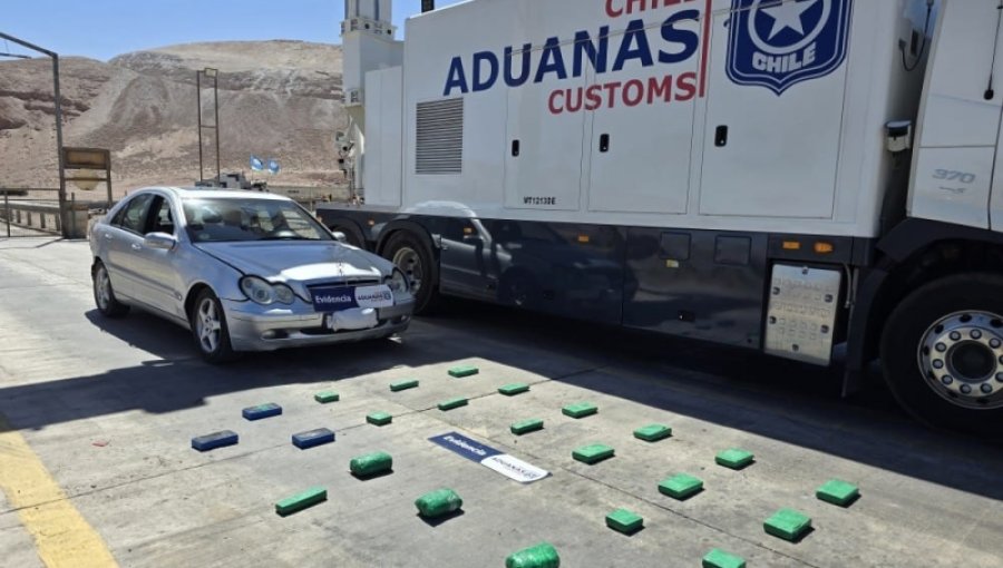 Aduanas detiene camión con más de mil kilos de marihuana y cocaína: Iba de Alto Hospicio a Santiago