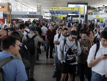 Viajes desde Chile a Estados Unidos sufre fuerte caída: reservas han disminuido un 25% y gasto promedio se redujo en torno al 30%