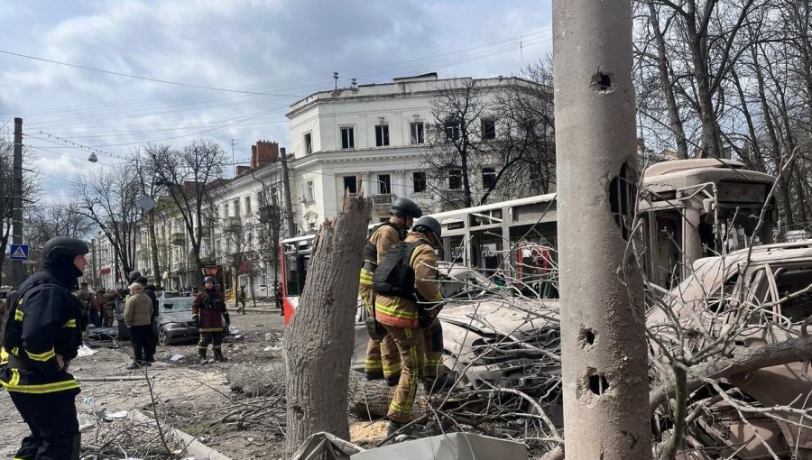 Zelenski denuncia que Rusia continúa sus ataques pese a la tregua por pascua
