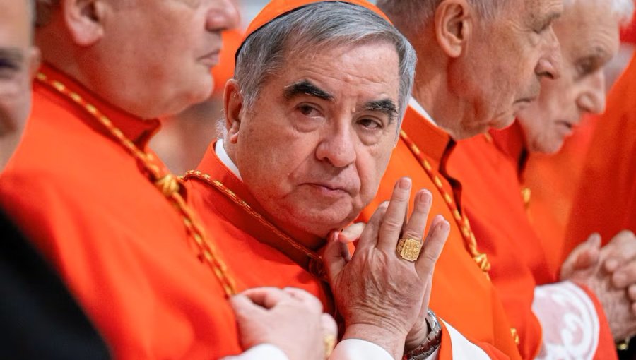Cardenal italiano condenado por corrupción y sancionado por el Papa Francisco exige participar en el cónclave