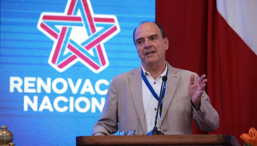 Monckeberg lamentó la no realización de primarias en Chile Vamos y dijo "no compartir" los dichos de Matthei sobre el golpe
