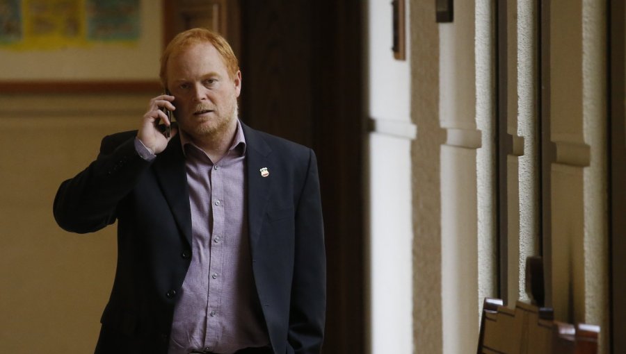 Senador Rojo Edwards pone fin a su militancia en el Partido Social Cristiano luego que rechazaran su candidatura presidencial