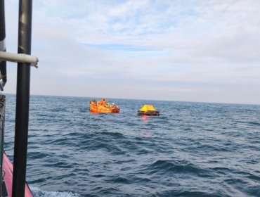 Nueve tripulantes resultaron ilesos tras hundimiento de lancha en la desembocadura del río Biobío en San Pedro de la Paz