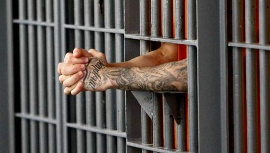 Grupo de migrantes formó un SOS gigante para pedir ayuda desde un centro de detención en Texas