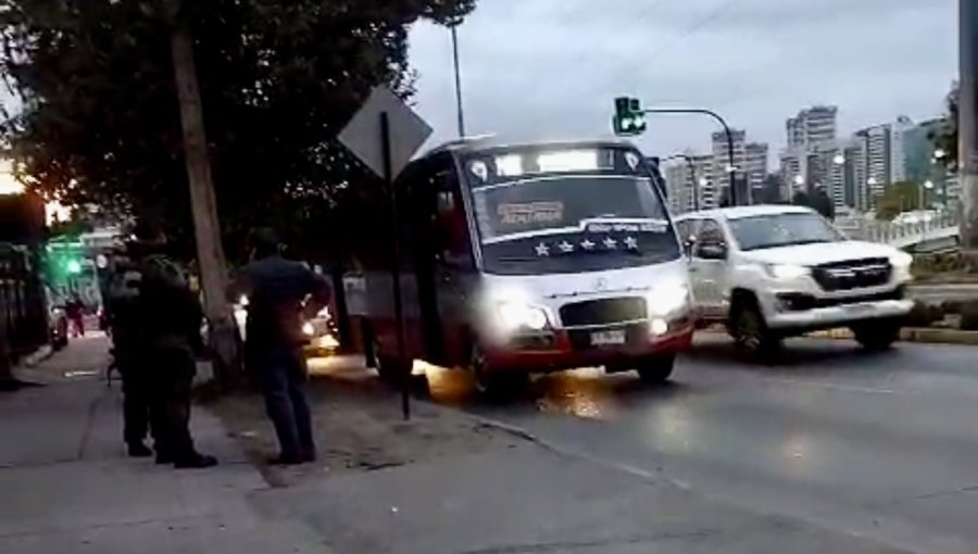 Colisión entre un auto y una micro originó importante congestión en Av. 1 Norte de Viña
