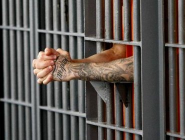 Grupo de migrantes formó un SOS gigante para pedir ayuda desde un centro de detención en Texas