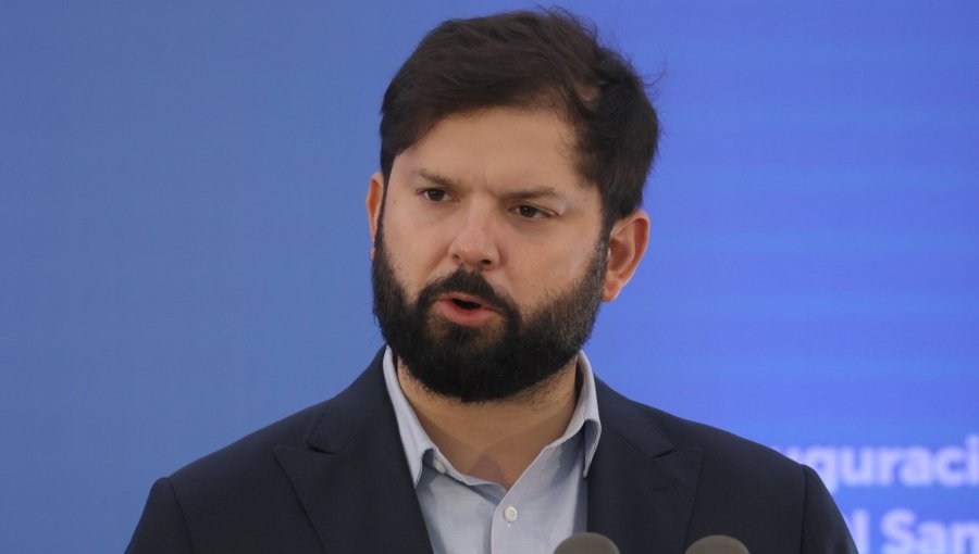 Presidente Boric desdramatiza petición de fiscal Cooper para interferir su teléfono: "Nadie está por sobre la ley"