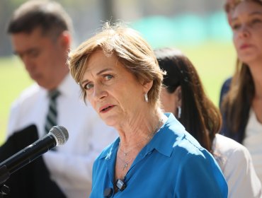 Evelyn Matthei critica al Gobierno por funeral del "Guatón Mutema": "Hoy Chile nuevamente se pone de rodillas"