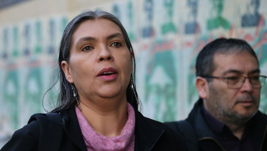 Secretaria general del PC cree que apoyo del Partido Socialista a Carolina Tohá "robustece la primaria oficialista"