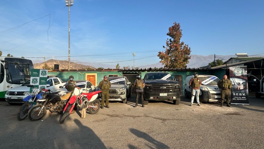 En Calle Larga recuperan cuatro vehículos y tres motocicletas que permanecían en un taller mecánico clandestino