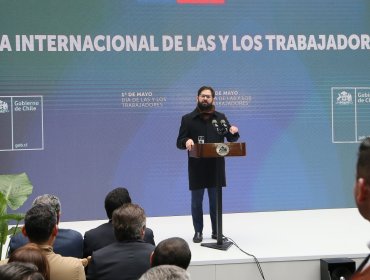 Presidente Boric celebra sueldo mínimo y destaca presencia de Jara y Matthei en acto del día del Trabajador