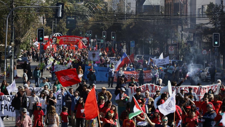 Día del Trabajador en Valparaíso: Las fotos de una marcha que avanzó al Parque Italia