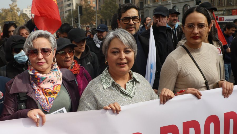 Jeannette Jara respalda alza del sueldo mínimo y pide reducir concentración económica