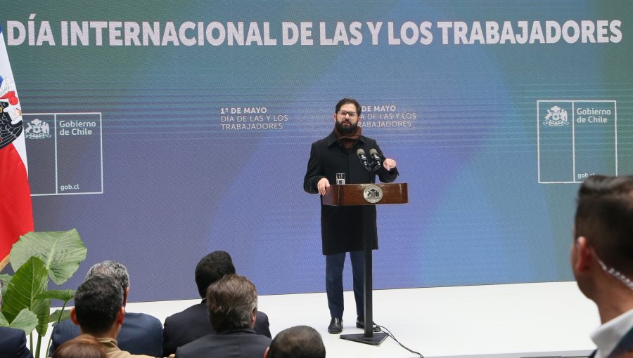 Presidente Boric celebra sueldo mínimo y destaca presencia de Jara y Matthei en acto del día del Trabajador