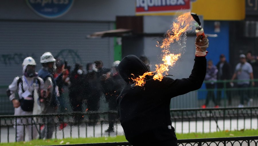 Día del Trabajador: Disturbios y enfrentamientos marcan jornada en Santiago