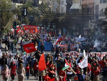 Día del Trabajador en Valparaíso: Las fotos de una marcha que avanzó al Parque Italia