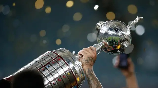 Designan a los árbitros para los partidos de Colo-Colo y U. de Chile en Copa Libertadores