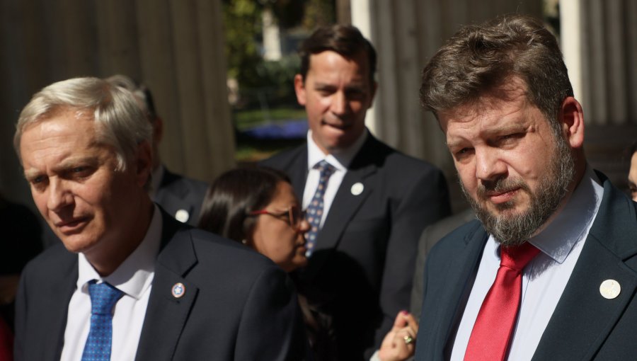 Kast y Kaiser rechazan imagen de muñecos colgados con sus caras en marcha por el Día del Trabajador