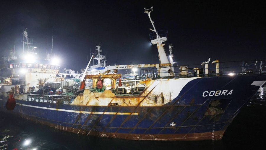Pesquero "Cobra" ingresa a dique seco en Asmar y peritajes se extenderían hasta este sábado