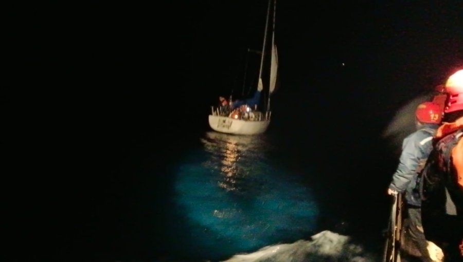 Yate que zarpó desde Recreo en Viña del Mar con 5 tripulantes queda a la deriva en altamar