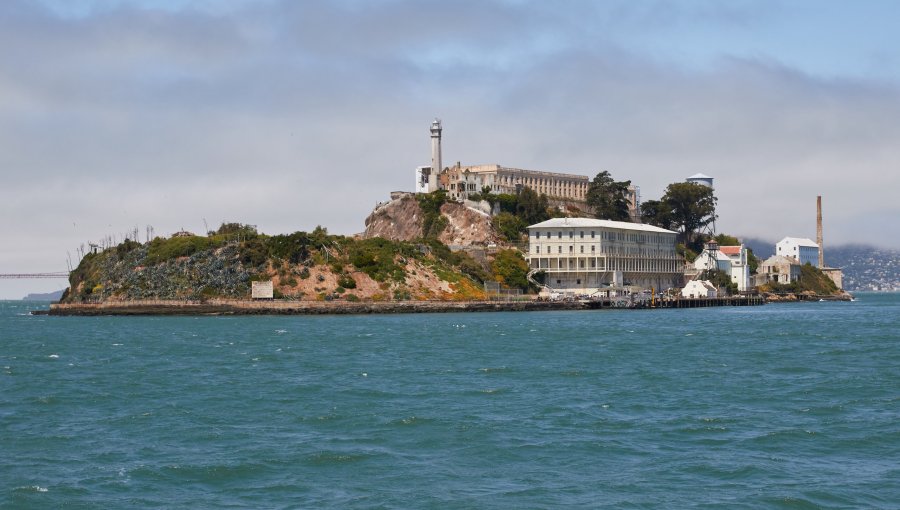 Trump ordenó reabrir la prisión de Alcatraz para "albergar a los delincuentes más despiadados y violentos" de Estados Unidos