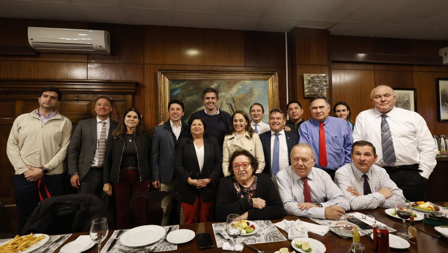 Paulsen se reúne con diputados RN para reforzar compromisos de colaboración política y trabajo conjunto para la campaña de Matthei