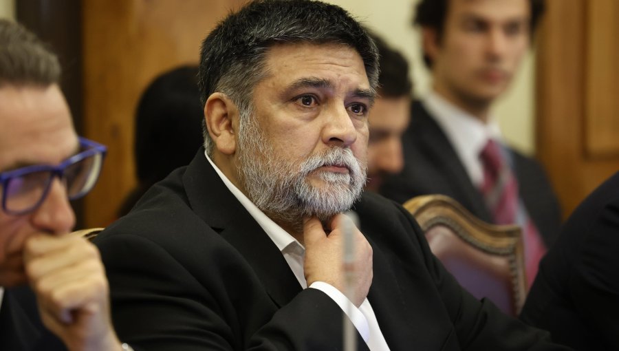 Jefe de gabinete del Presidente Boric descarta haber sido alertado de inviabilidad en la compra de casa de Allende