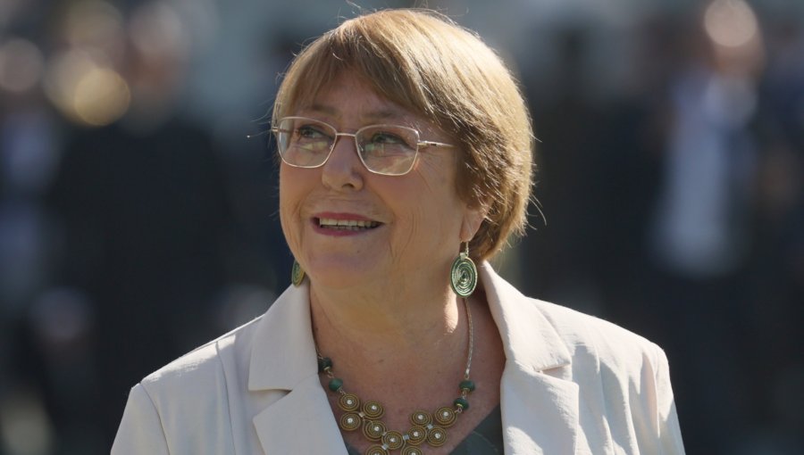 Michelle Bachelet dice que quien asuma la conducción de Chile "debe hacerse cargo de los desafíos sociales que enfrentamos"