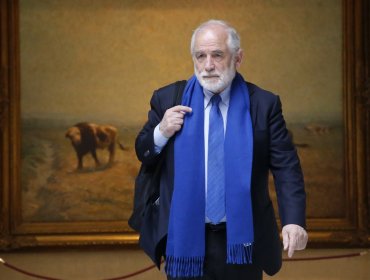 Ministro Montes se refiere por primera vez a la reconstrucción de papel y a las cifras de viviendas: "Entregadas, entregadas, no sé…"