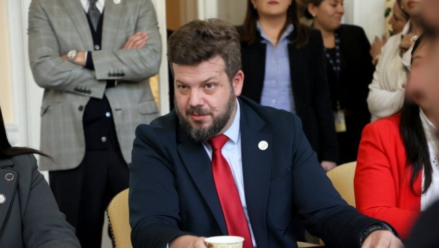 Vocero de Evelyn Matthei asegura que "lo más probable es que Johannes Kaiser se baje"